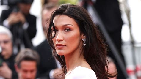 bella hadid boobs|See Bella Hadid Pose Topless with Lavender in a Dreamy Photo。